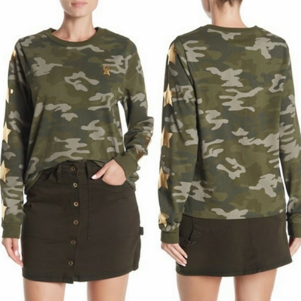Good American | Camo Print Metallic Gold Star Long Sleeve Skater Tee Green (S/1)